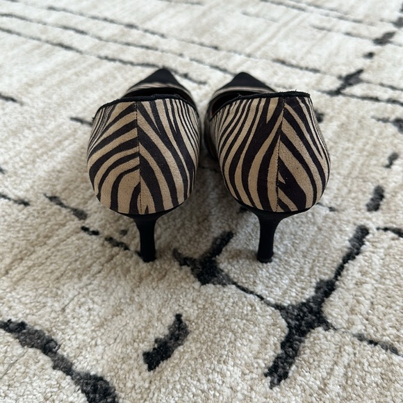Ann Marino Zebra-Print Cap-Toe Pumps, Size 8.5 - Picture 4 of 6